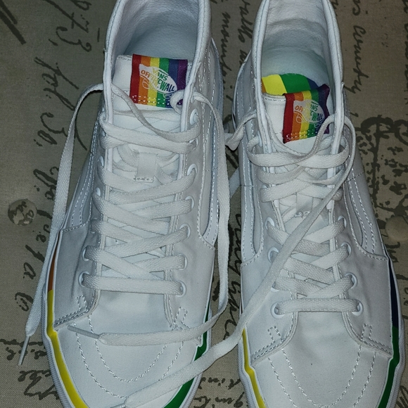 Vans - Picture 3 of 6